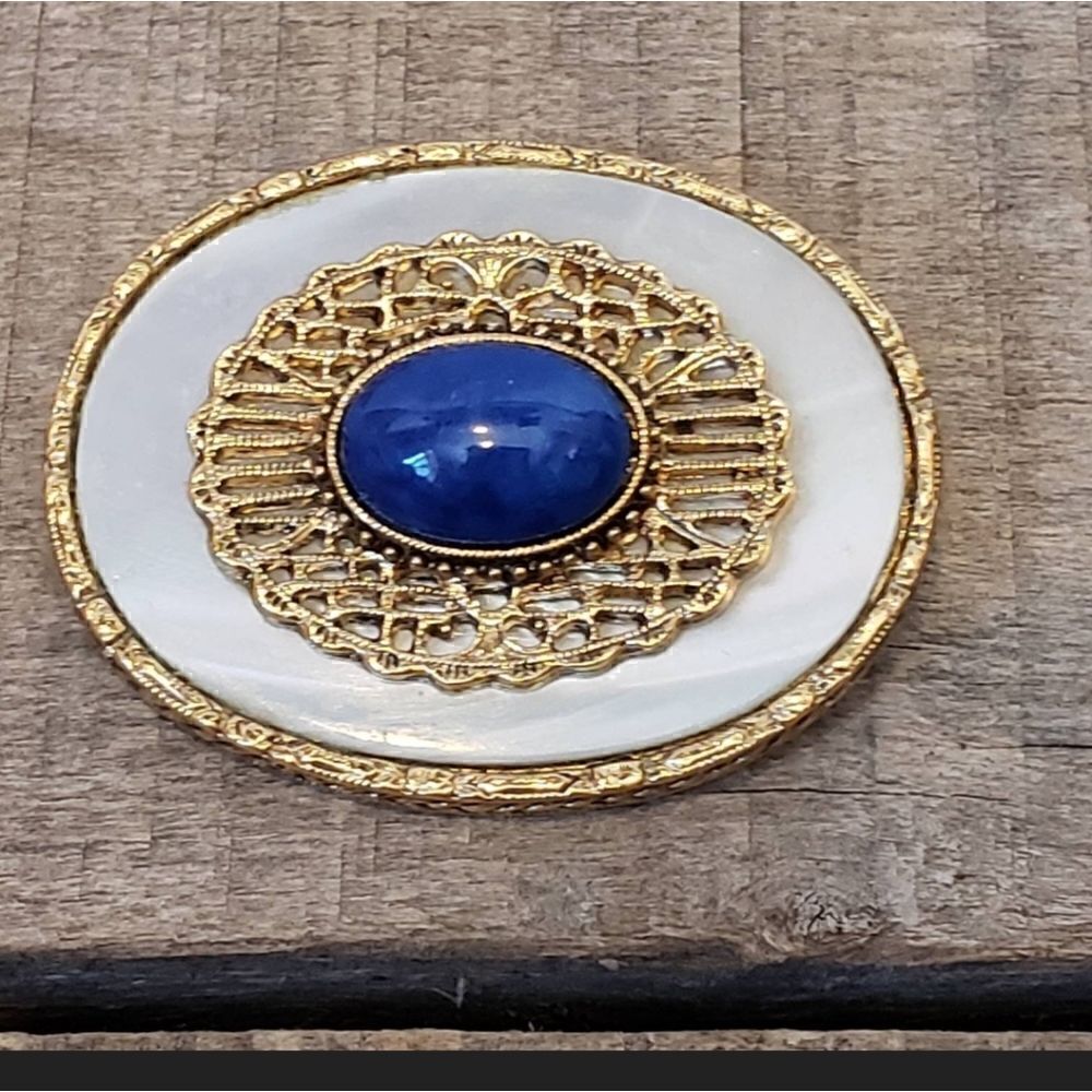 VINTAGE 1960s Mother Of Pearl Filigree Pin Brooch